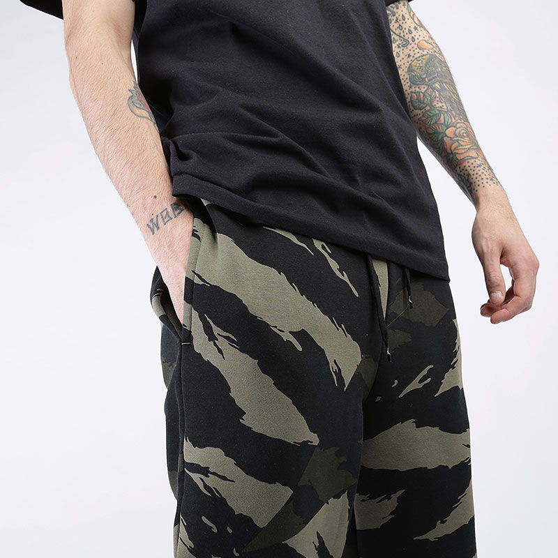 мужские зеленые брюки Jordan Jumpman Fleece Camo Pant BQ5662-222 - цена, описание, фото 2